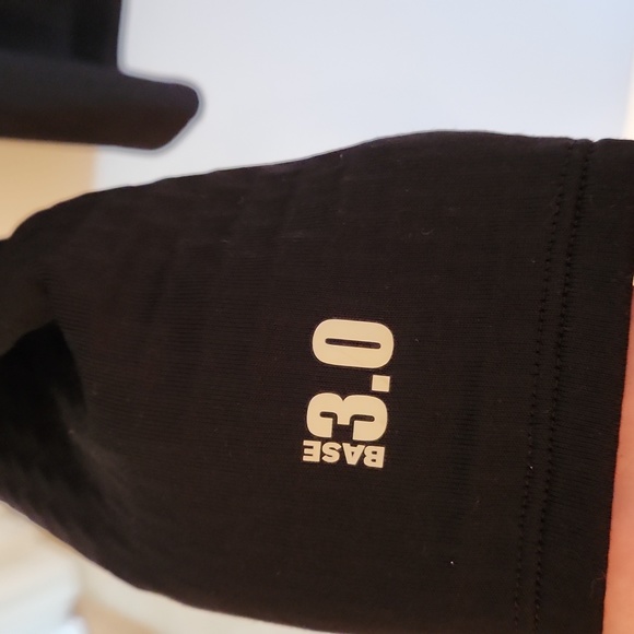 Under Armour baselayer shirt - Picture 3 of 5